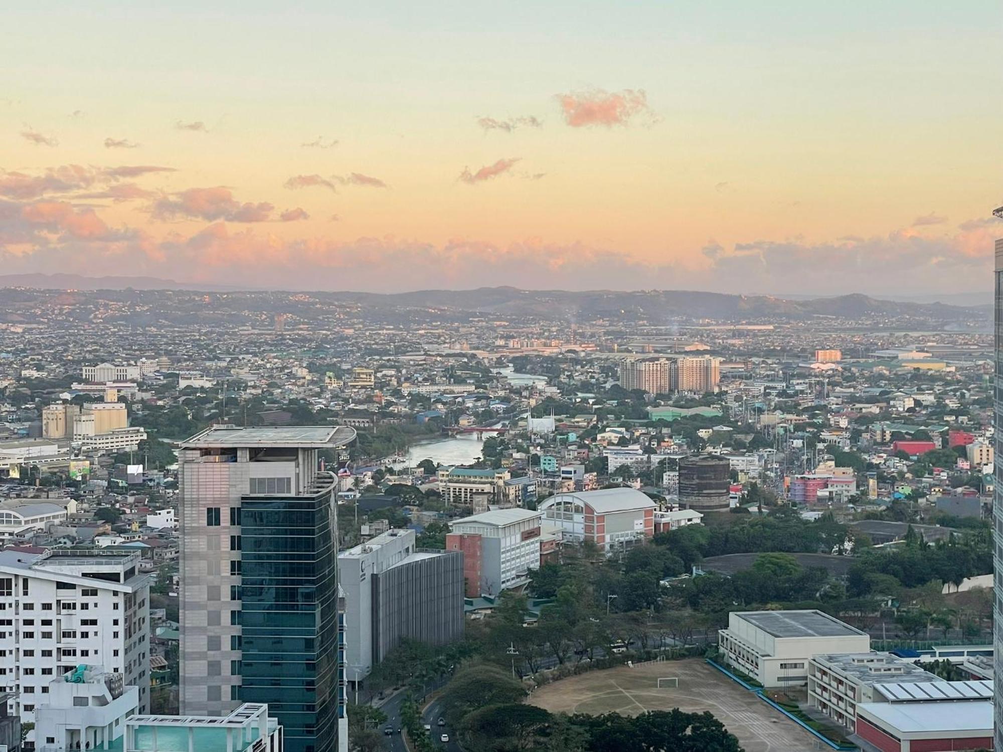 Uptown Parksuites Bgc Taguig Exterior photo